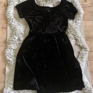 Adorable Black Velvet Dress Forever 21
